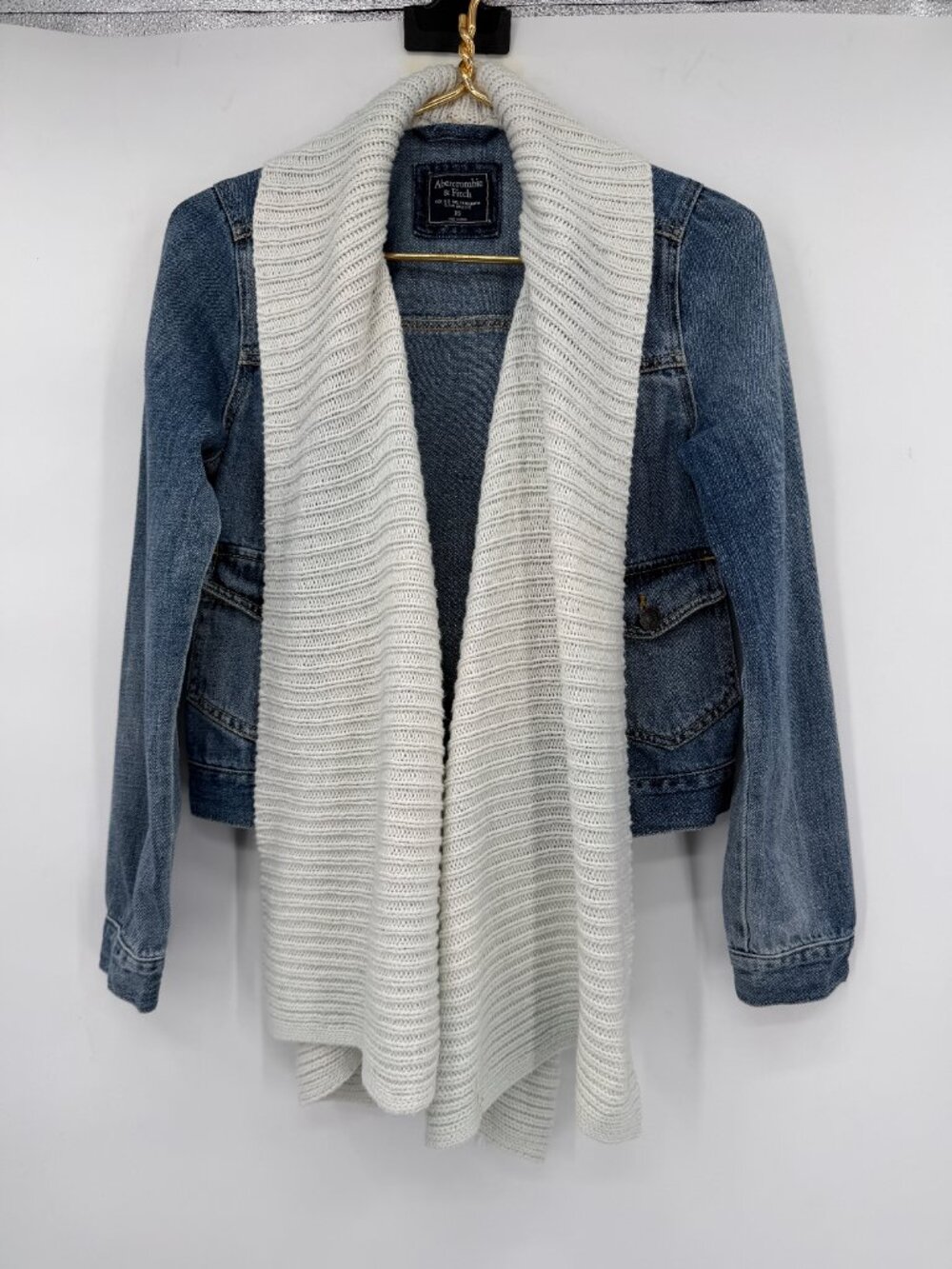 Abercrombie & Fitch XS Denim Jacket Built In Cream Knit Scarf Shawl Fall